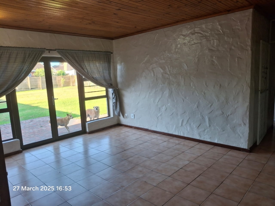 To Let 3 Bedroom Property for Rent in Framesby Eastern Cape